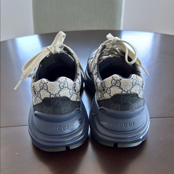 Gucci Black and Cream Sneakers Modern Design - Picture 7 of 10